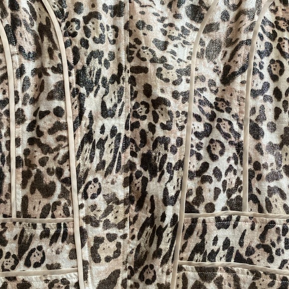 NWT Chico’s Animal Pattern printed vest (Chico Size 1) - Picture 5 of 7